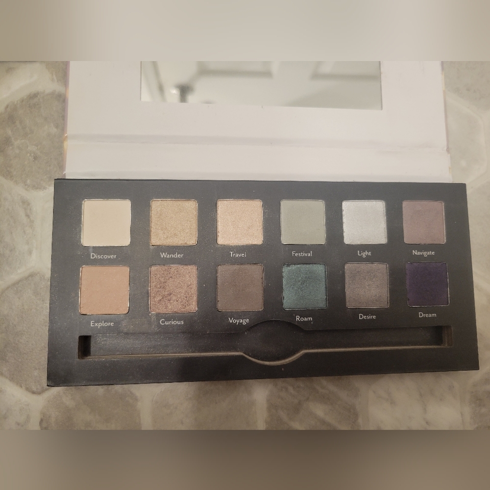 Makeup Bundle - Picture 2 of 5